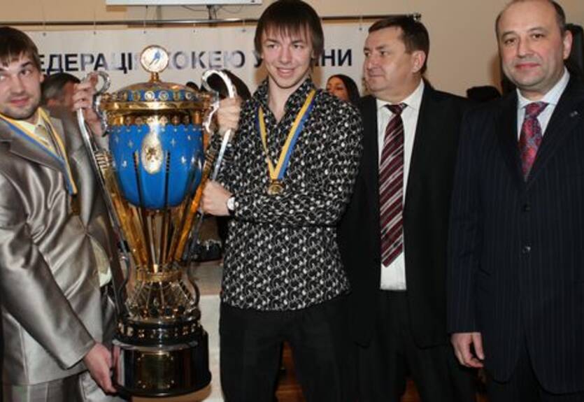 Донбасс сделал копию чемпионского кубка
