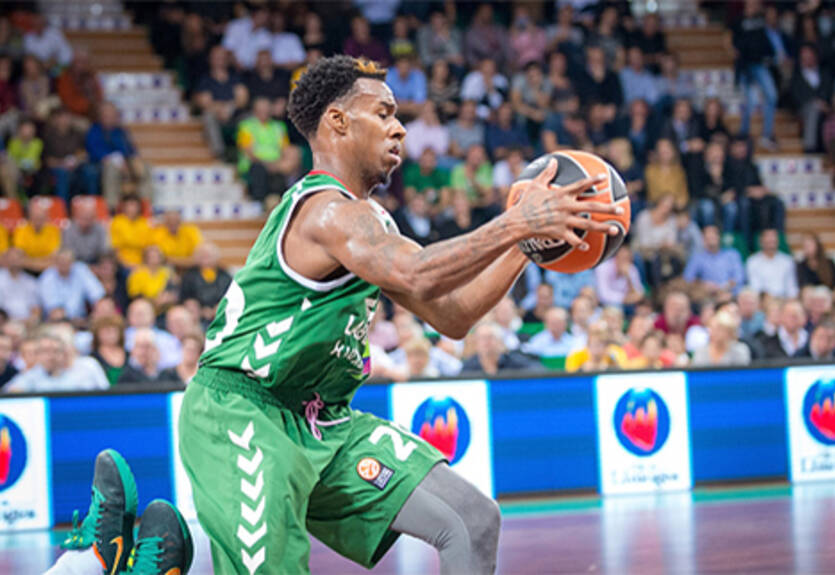 Евролига. Адамс — MVP третьего тура