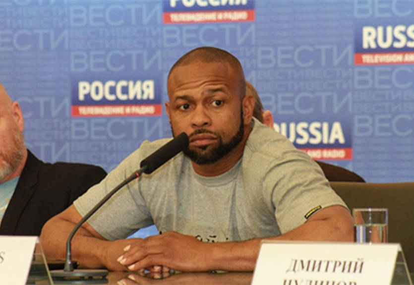 Джонс проведет титульный бой с Тарвером