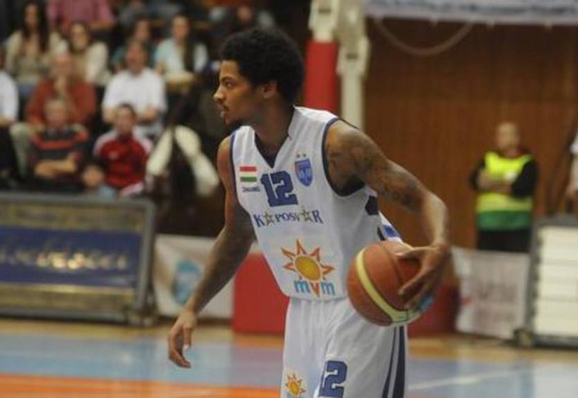 Химик нацелился на американского защитника