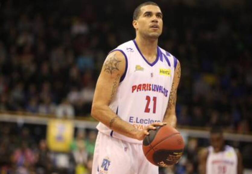 Чехи натурализуют американского форварда Галатасарая