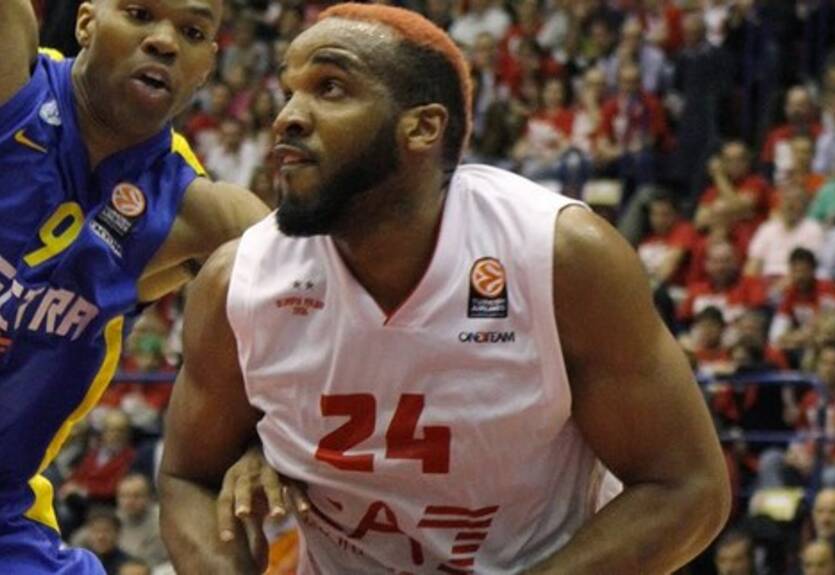 Барселона подписала Самардо Сэмьюэльса