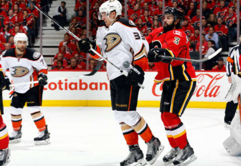 НХЛ. Рейнджеры продлевают серию, выездная победа Анахайма