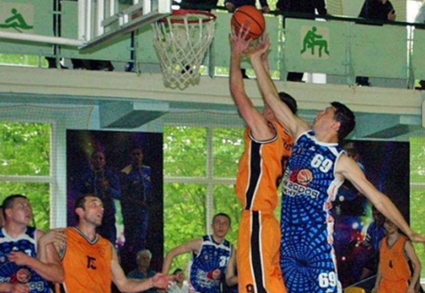 Первая лига. Черкасские Мавпы-2 разбивают экс-Пульсар и другие результаты четвертьфиналов