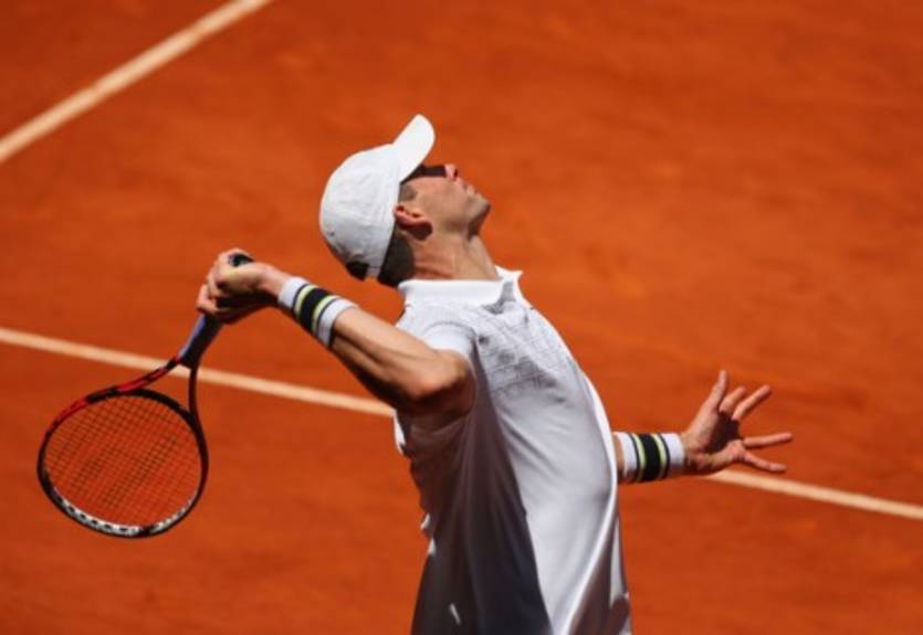 Мадрид (АТР). Иснер и Лопес идут дальше, вылет Томича, дежурный провал Гулбиса