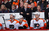 НХЛ. Филадельфия пока не определилась с судьбой главного тренера