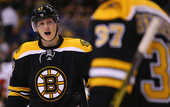 НХЛ. Бостон переподписал Крюга и Смита