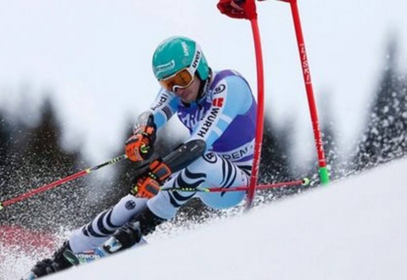 Горные лыжи. Нойройтер — сильнейший в слаломе в Венгене