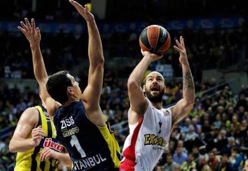 Евролига. Фенербахче уступает дома Олимпиакосу, Нижний повержен в Витории