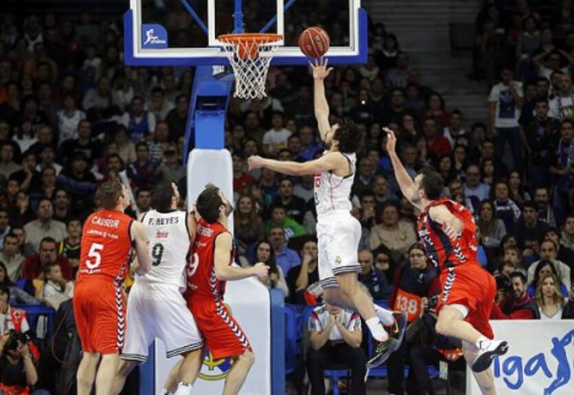 Лига Эндеса. Барселона останавливает Уникаху, Реал мучается с Басконией