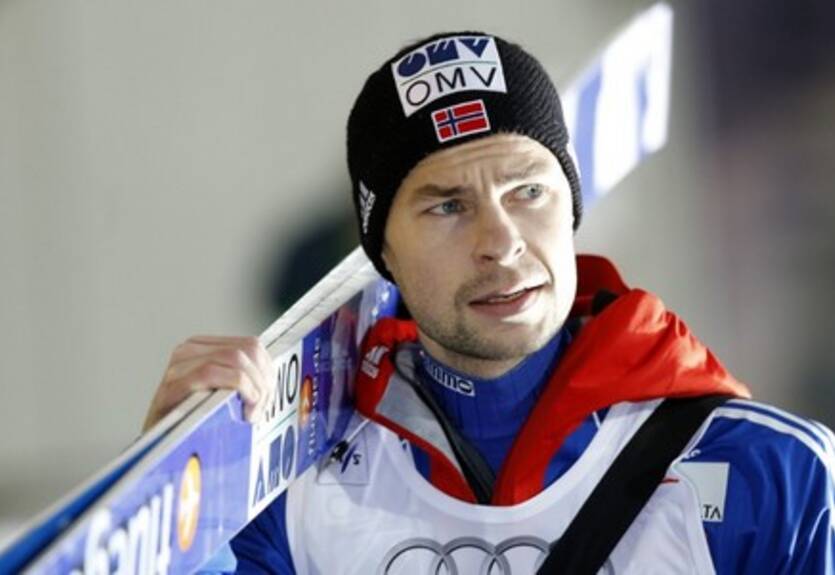 Прыжки с трамплина. Якобсен доминирует в Гармише