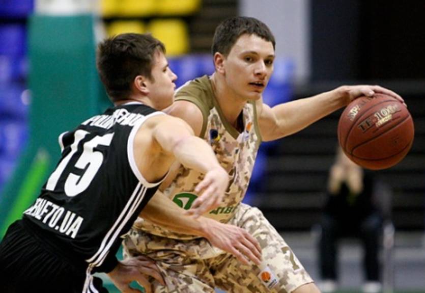 Будивельник разбил Черкасские Мавпы