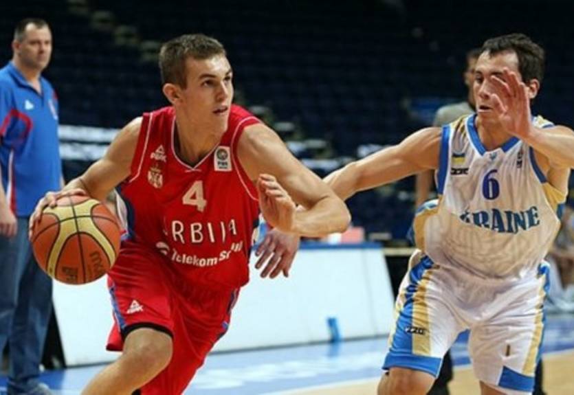 Шикарный баззер-битер в кольцо мадридского Реала. ВИДЕО