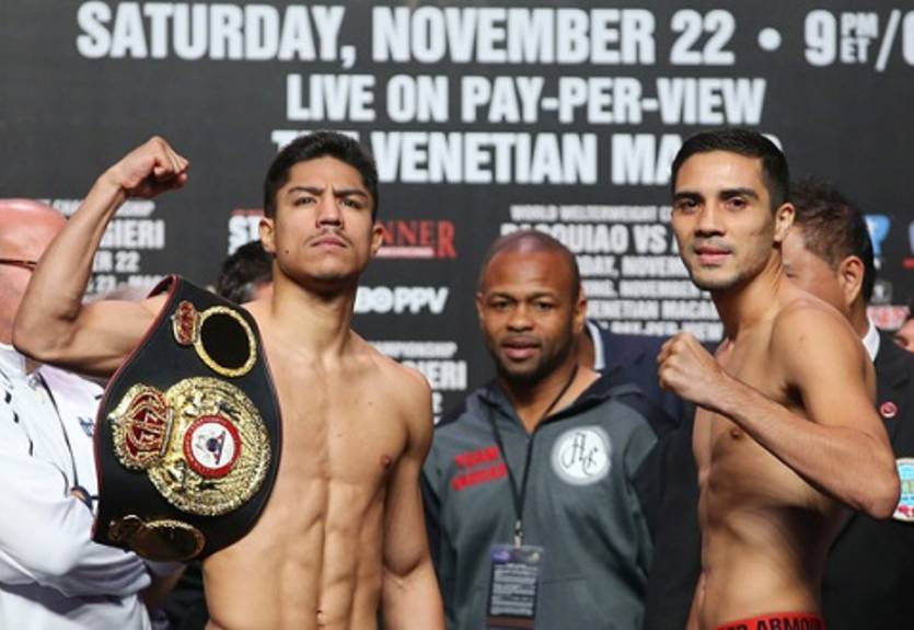 Варгас защищается в бою с ДеМарко