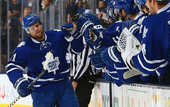 НХЛ. Торонто забивает шесть шайб Бостону, камбэк Анахайма