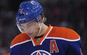 НХЛ. Эдмонтон: Холл выбыл на 2-4 недели
