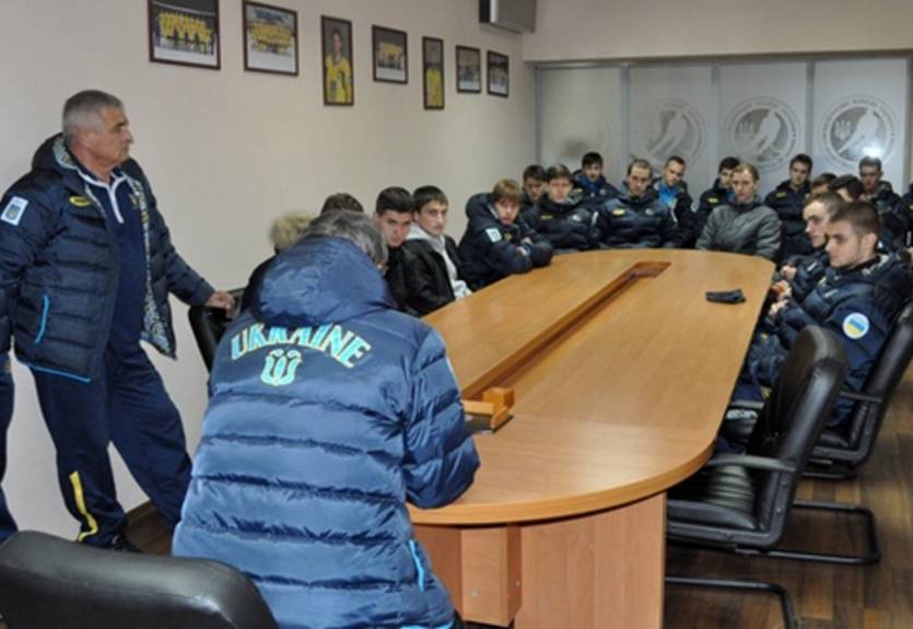 Молодежная сборная отправилась в Польшу