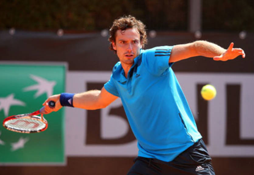 Гулбис досрочно завершил сезон