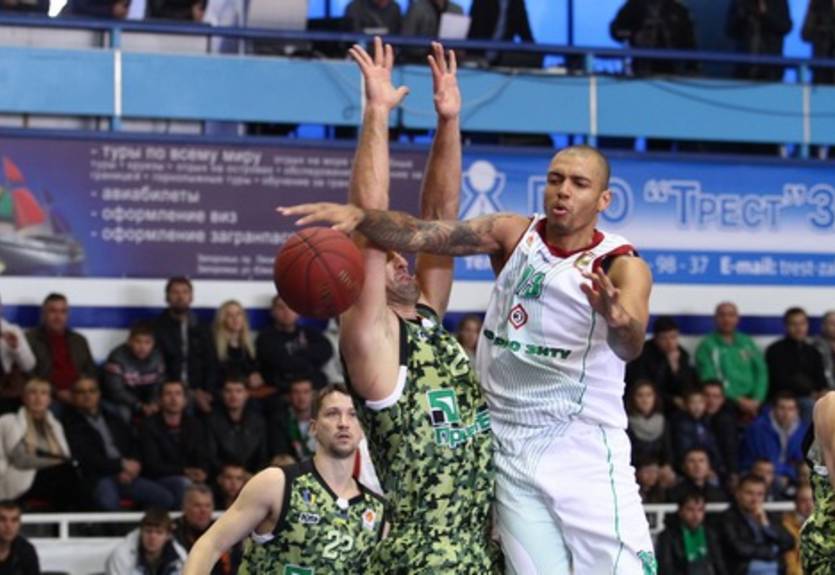 Ферро вновь разбирается с Будивельником в Запорожье!