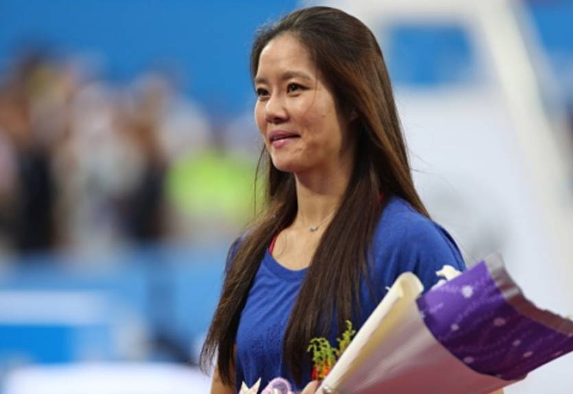 На Ли создает теннисную академию