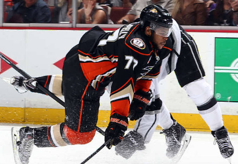 НХЛ. Анахайм переподписал форварда (17.09.14)