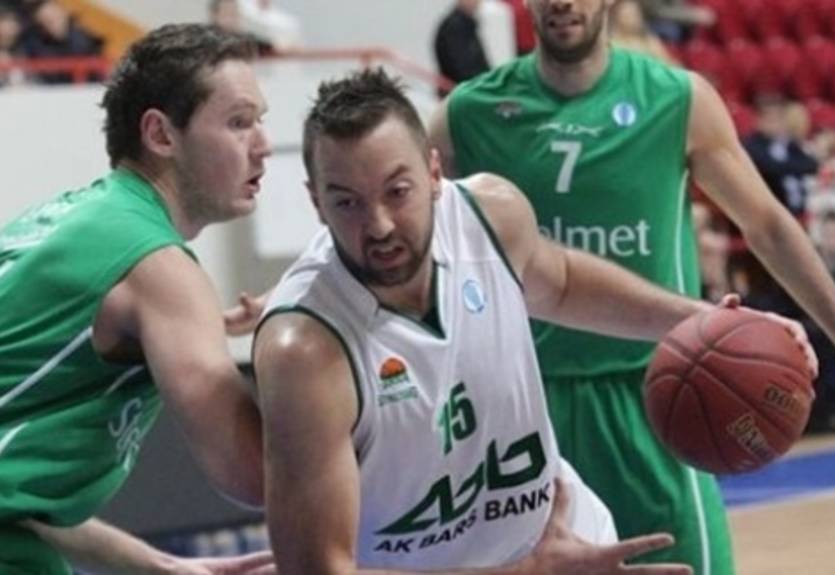 Официально: Галатасарай усилился Вуюкасом и переподписал Джаваи