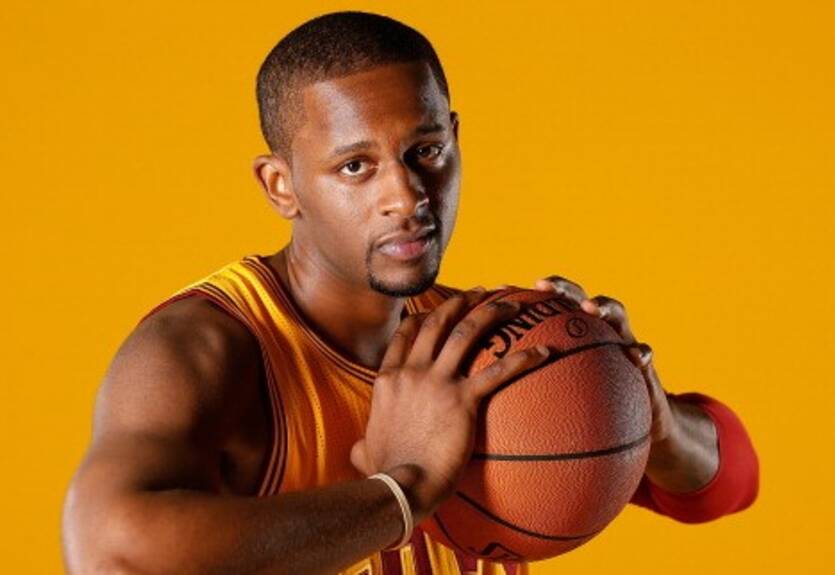 НБА. Индиана на четыре года подписала Майлза