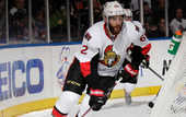 НХЛ. Оттава переподписала защитника