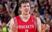 НБА. Хьюстон обменял Ашика в Нью-Орлеан