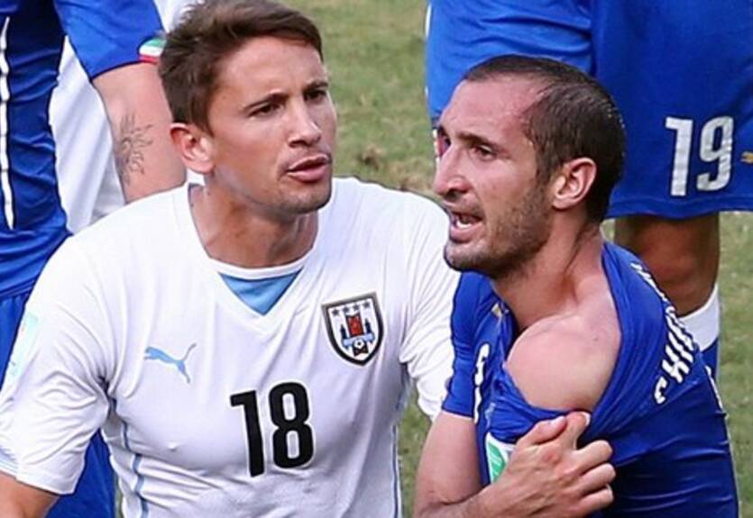 Лугано обрушился на Кьеллини за эпизод с Суаресом