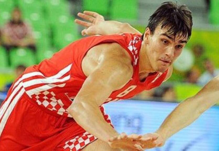 Официально: Шарич — игрок Анадолу Эфеса