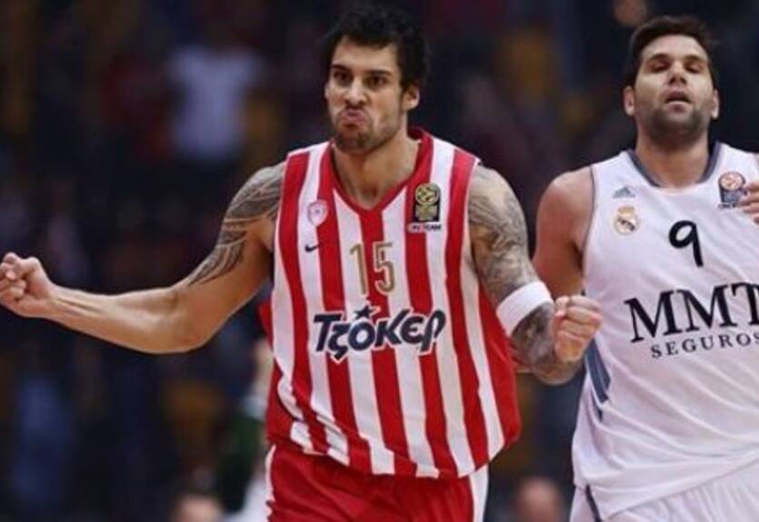 Галатасарай попытается отобрать у Олимпиакоса Принтезиса и Манцариса