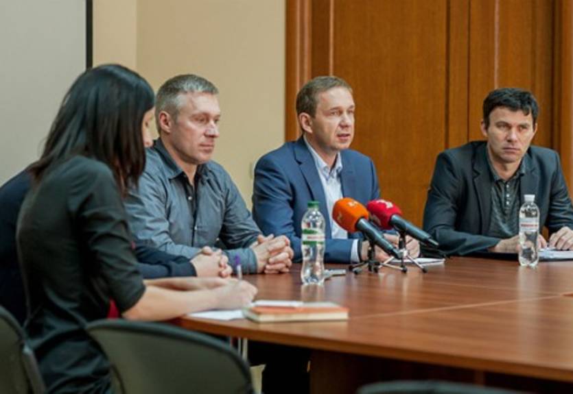 Футзал. Ураган попрощался с основой и главным тренером