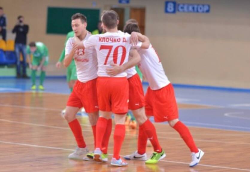 Футзал. Локомотив повел в золотой серии