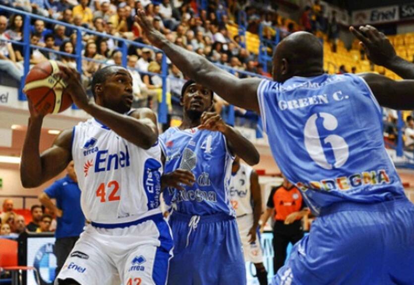 Италия. Сассари и Армани Джинс открывают счет в сериях