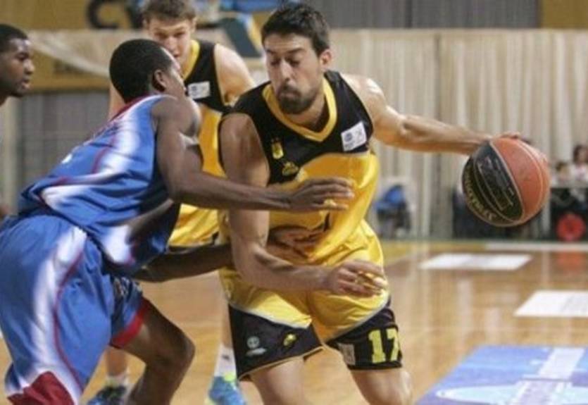 Официально: Армани Джинс подписал Атинаиу