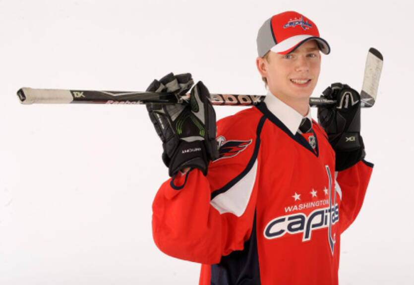 НХЛ. Вашингтон подписал Кузнецова