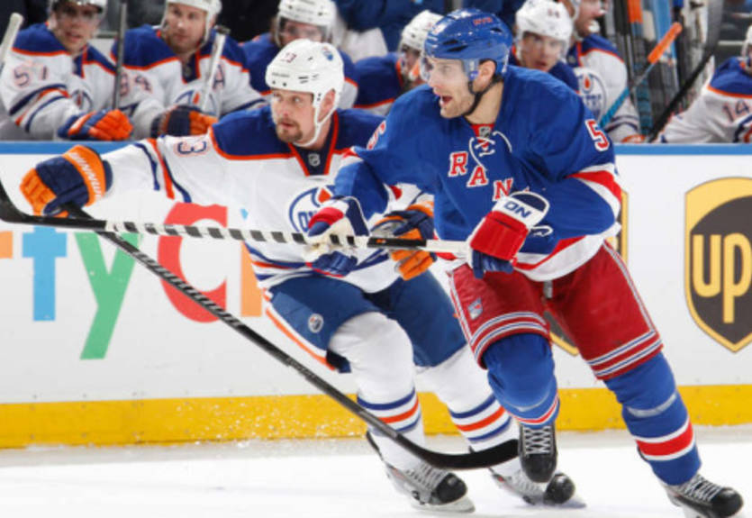 НХЛ. Рейнджеры сохранили Джирарди