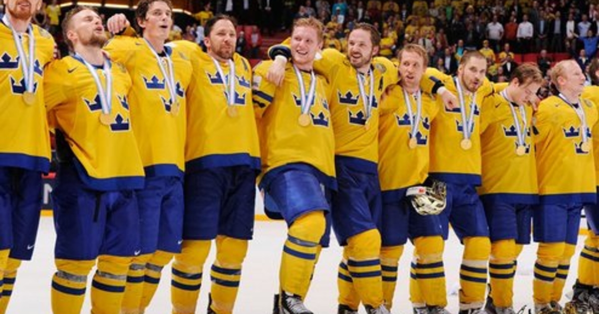 Сколько раз становилась чемпионом сборная команда швеции. Сборная Швеции по хоккею с шайбой. Форма Шведов хоккей. Тренеры сборной Швеции по хоккею с шайбой.