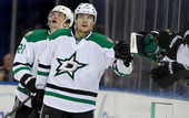 НХЛ. Анахайм переподписал защитника, а Даллас — форварда