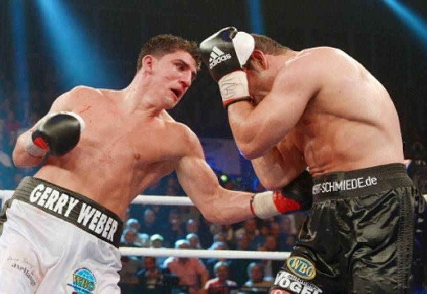 Марко Хук забивает Фирата Арслана