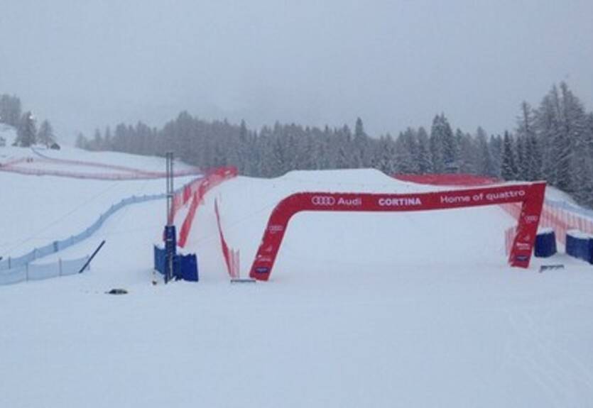 Горные лыжи. Женский скоростной спуск в Кортине отменен