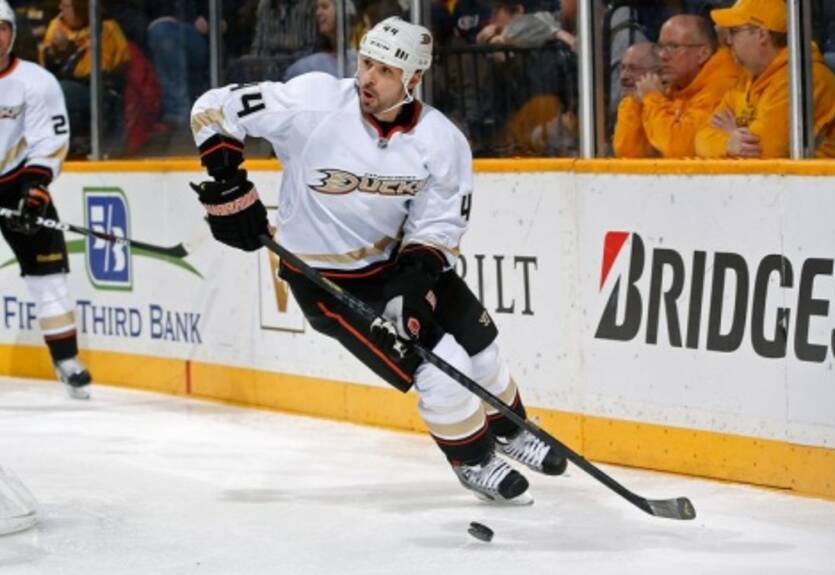 НХЛ. Анахайм: Сюрей в этом сезоне не сыграет