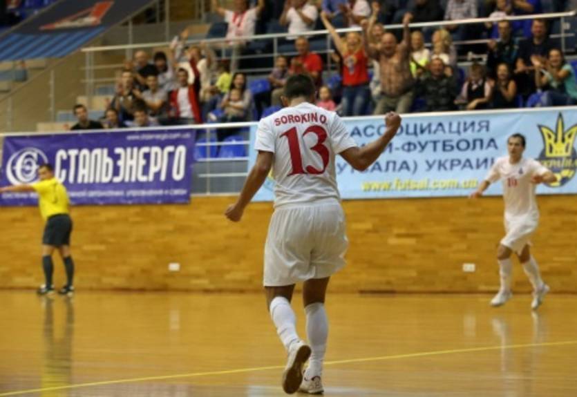 Футзал. Локомотив открывает год победой