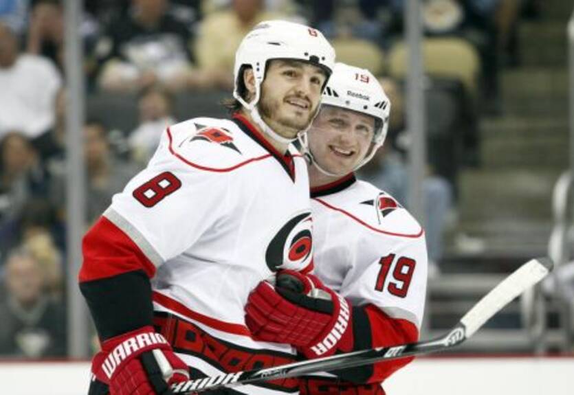 НХЛ. Нападающий Каролины перебрался в Калгари