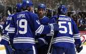 НХЛ. Торонто громит Чикаго, Ванкувер разбивает Бостон, успех Далласа