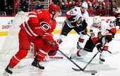 НХЛ. Победы Детройта и Каролины