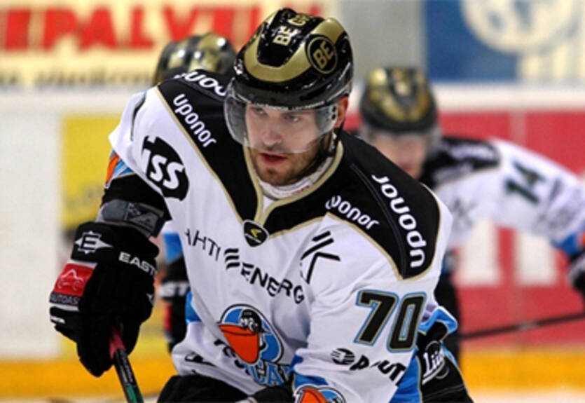 КХЛ. Смоленак продолжит карьеру в одном из клубов КХЛ