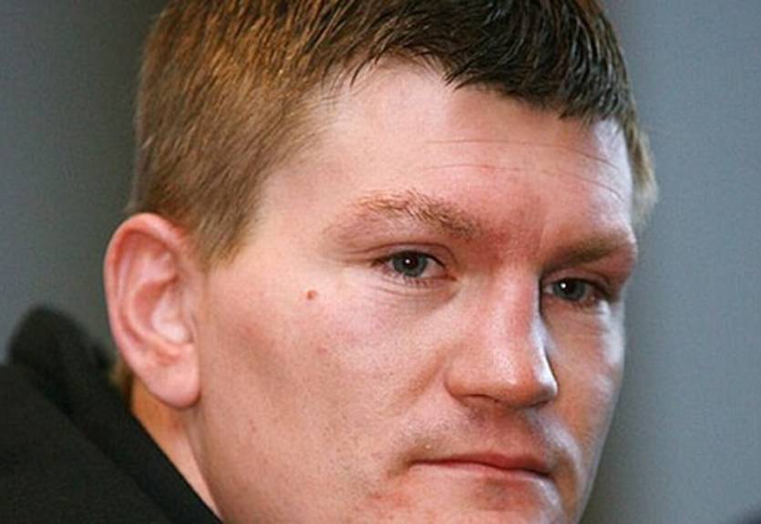 Хаттон издал автобиографию