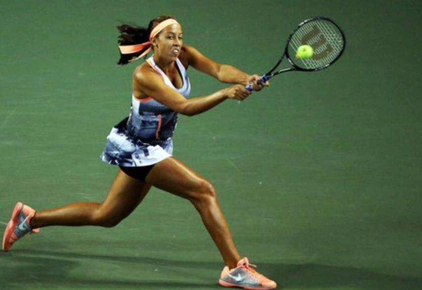 Осака (WTA). Трудовые виктории Бушар и Стосур